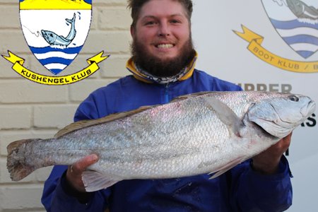  â€˜n Trotse MornÃ© Olivier spog met sy kabeljou van 5.86kg 